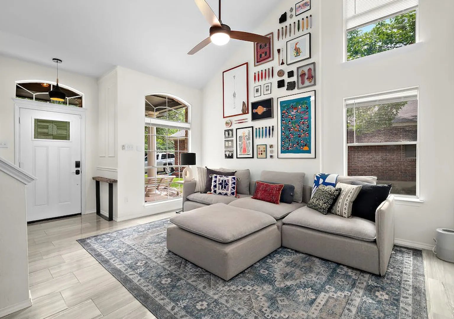 Spacious 4BR Home with Private Gym, Hot Tub & Creekside Retreat — Photo 2