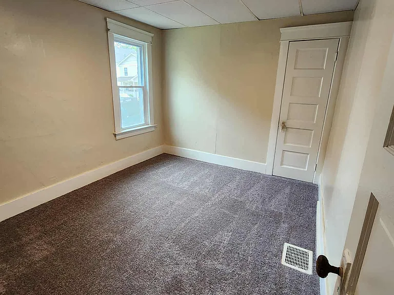 654 W 4th St #1 — Photo 10