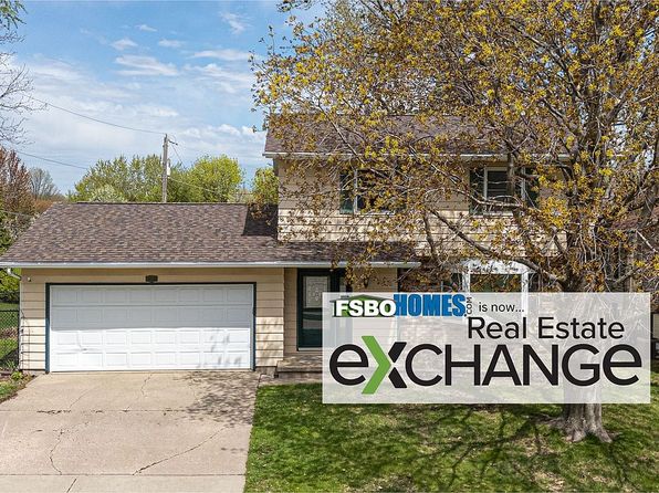 2220 Tanglefoot Ln, Bettendorf, IA 52722