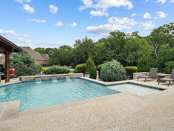 5th image of 3521 Newport Dr