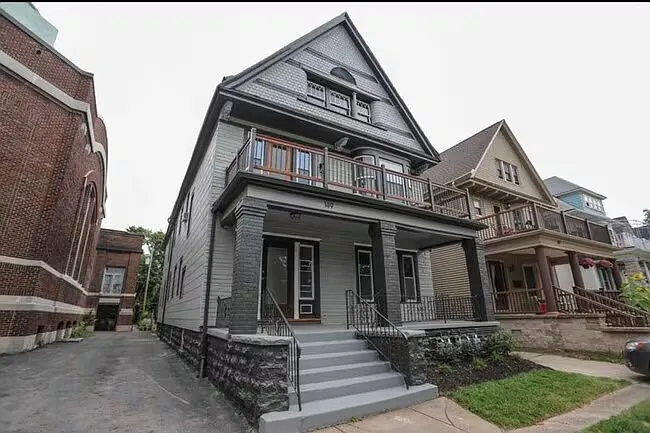 2 bed, 1000 sqft, $1,750 — Photo 3