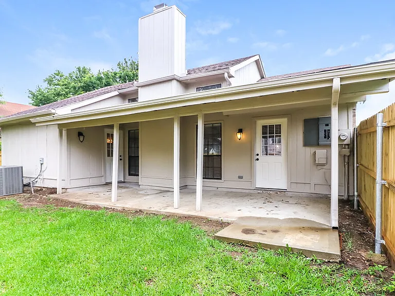 2321 Clareton Dr — Photo 15