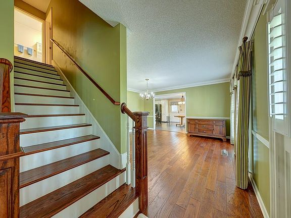 3rd image of 215 Hidden Springs Rd