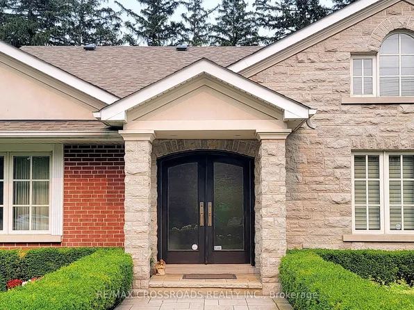 9 Daleberry Pl, Toronto, ON M3B 2A5