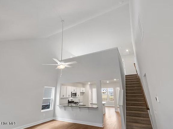 4th image of 282 Pierre Drive