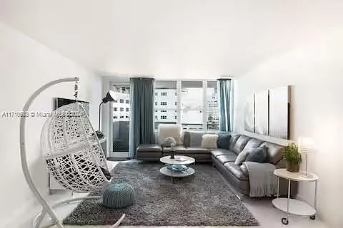 The Decoplage Condo — Photo 4