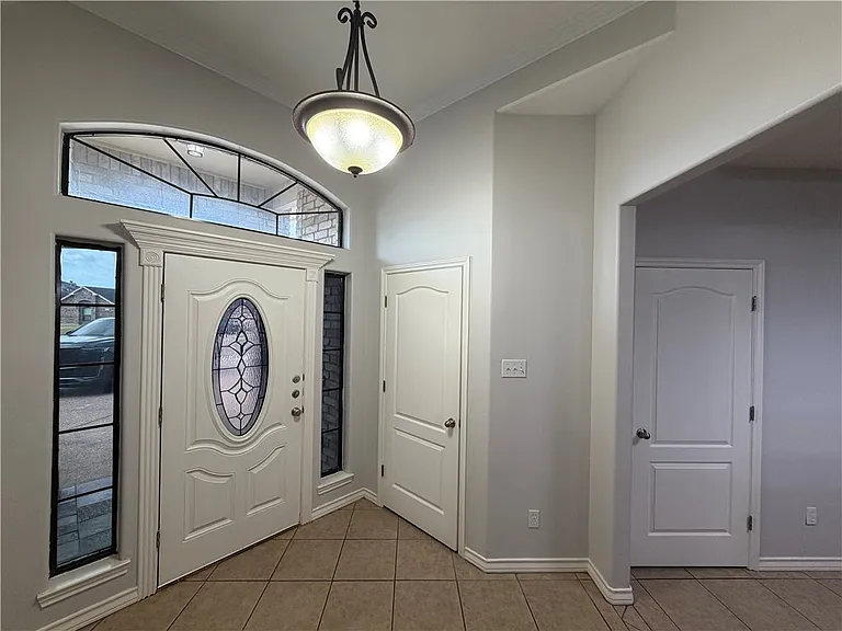 6830 Round Table St — Photo 5