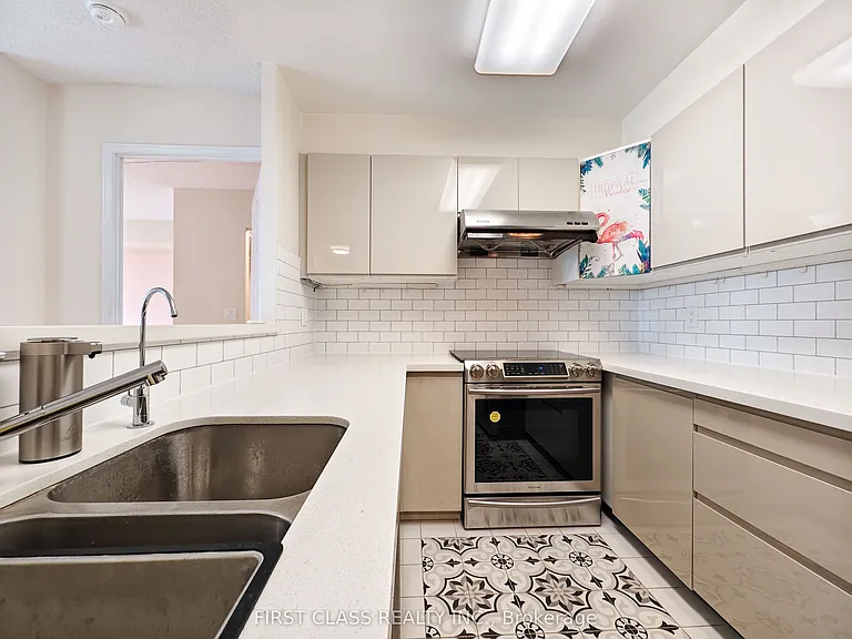 8 Pemberton Ave #606 — Photo 5