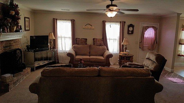 2nd image of 1208 W Roselawn Dr