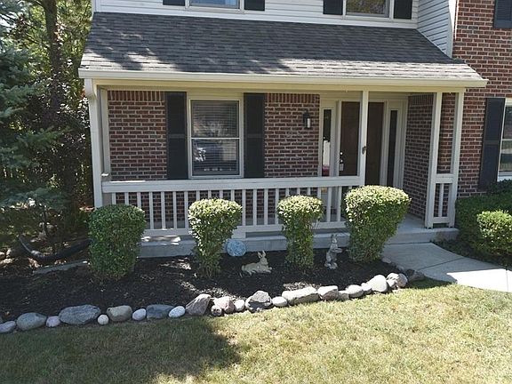 Covered front porch!