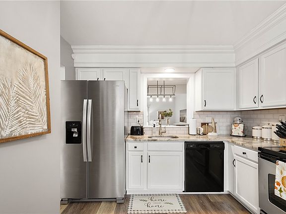 5th image of 193 Old Village Ln