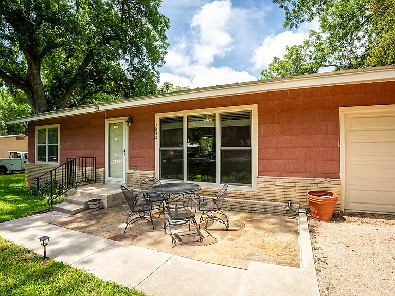 2052 Gruene Rd — Photo 5