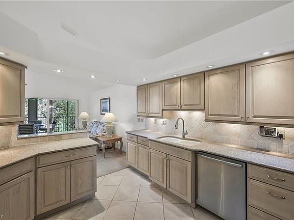 5th image of 26930 Wedgewood DR #502