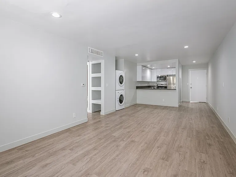 1535 N Kenmore Ave — Photo 8