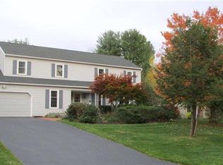 40 Journey Ln, Glenmont, NY 12077