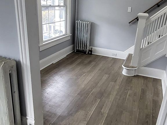 4th image of 630 N Hyde Park Ave #1