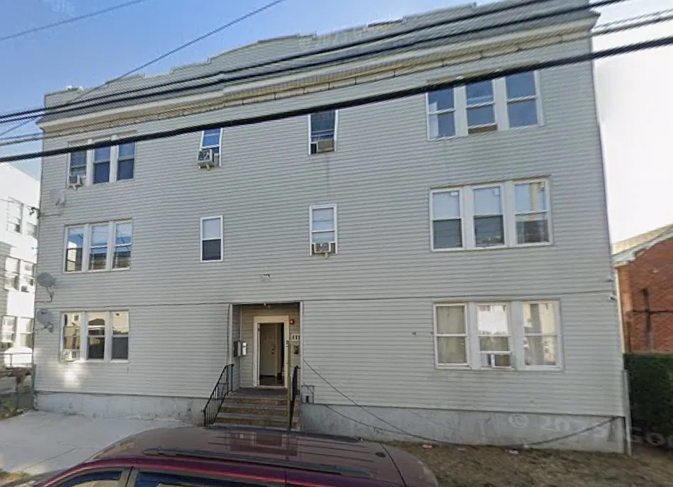 3 bed, $2,500 — Photo 1