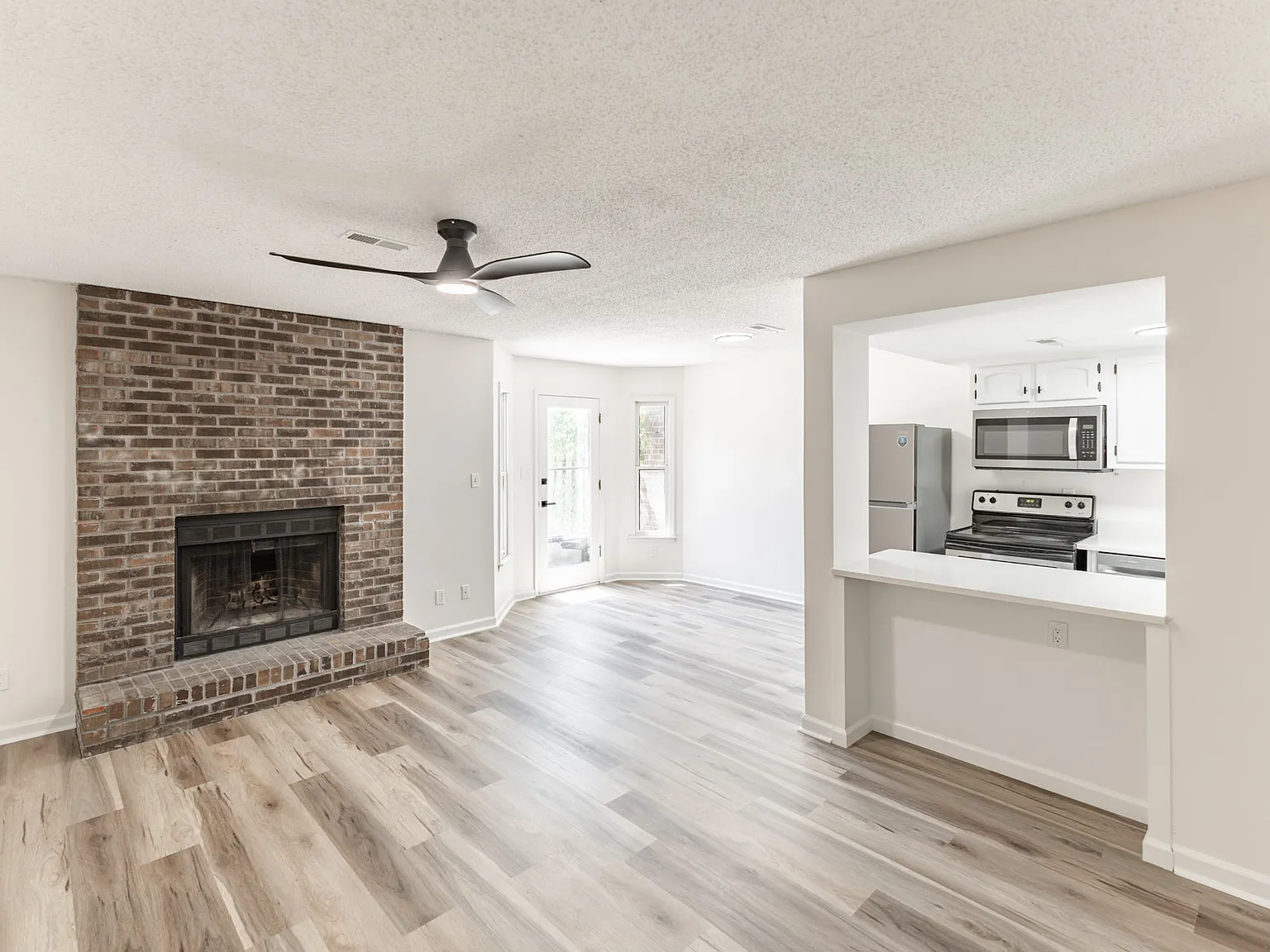 2 bed, 2.5 bath, 1442 sqft, $1,625 — Photo 4