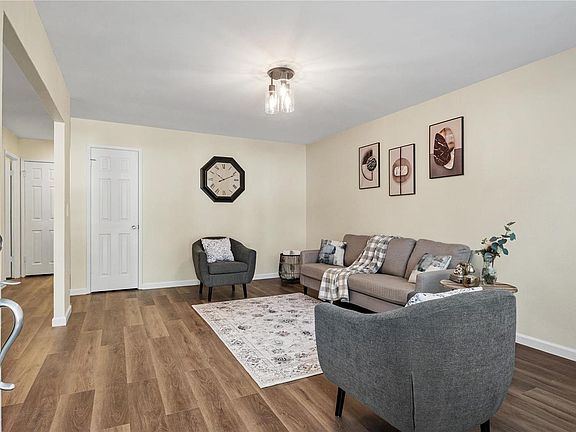 2nd image of 2455 Jenkee Dr