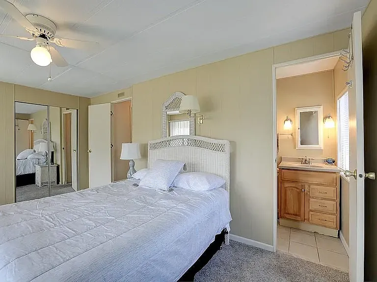 1035 Royal Palm Dr — Photo 10