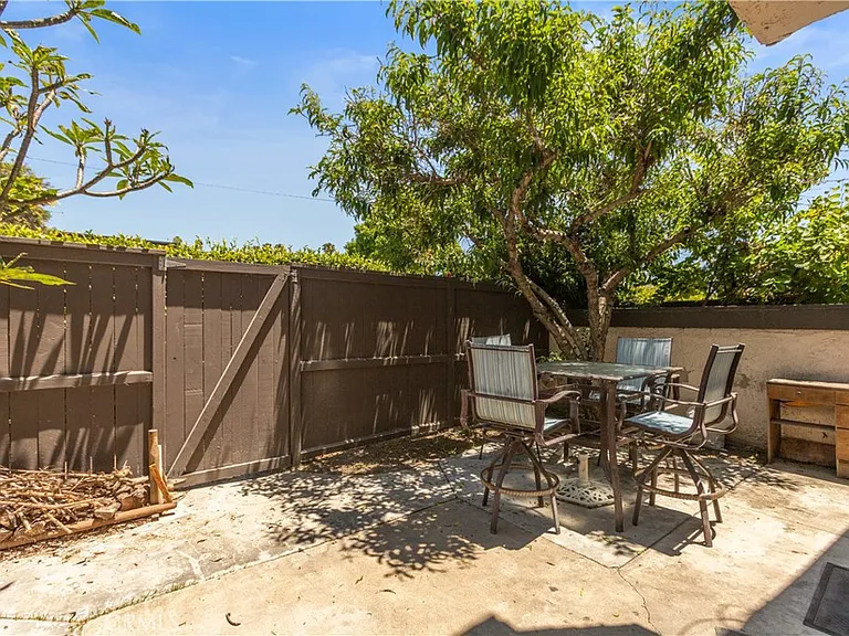 1693 S Heritage Cir — Photo 34