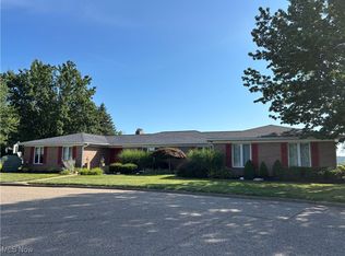 403 Hillcrest Dr NE, New Philadelphia, OH 44663