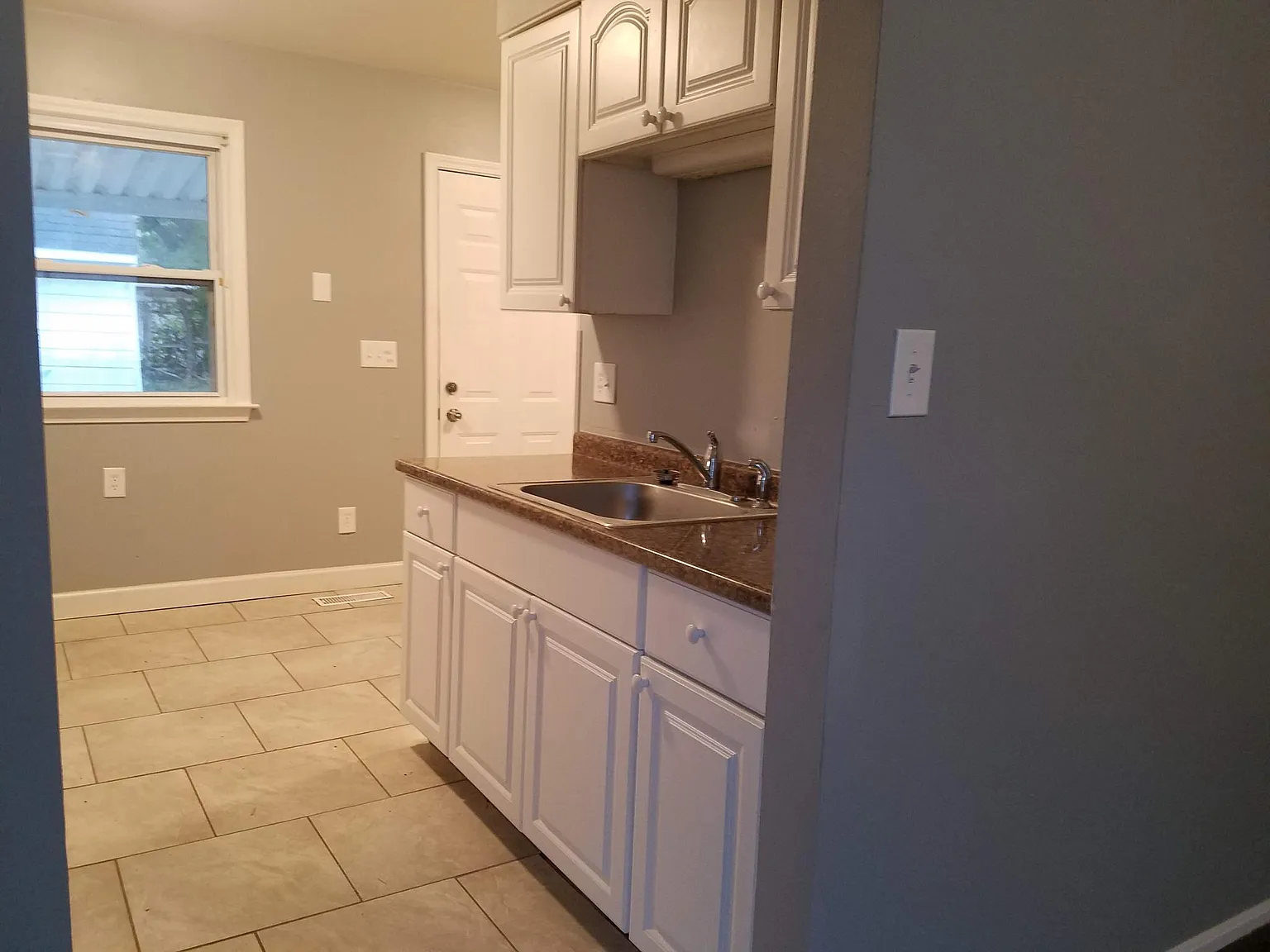 2 bed, 696 sqft, $1,446 — Photo 2