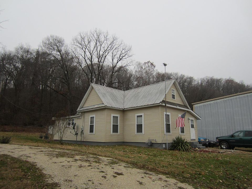 2nd image of 140 W Pershing Ave