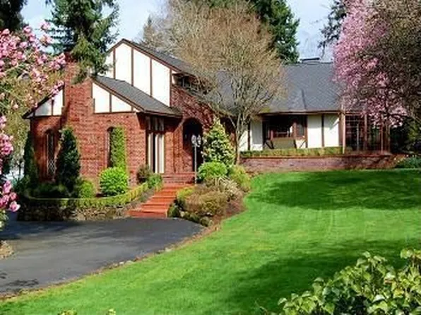 10000 SE Cambridge Ln, Milwaukie, OR 97222