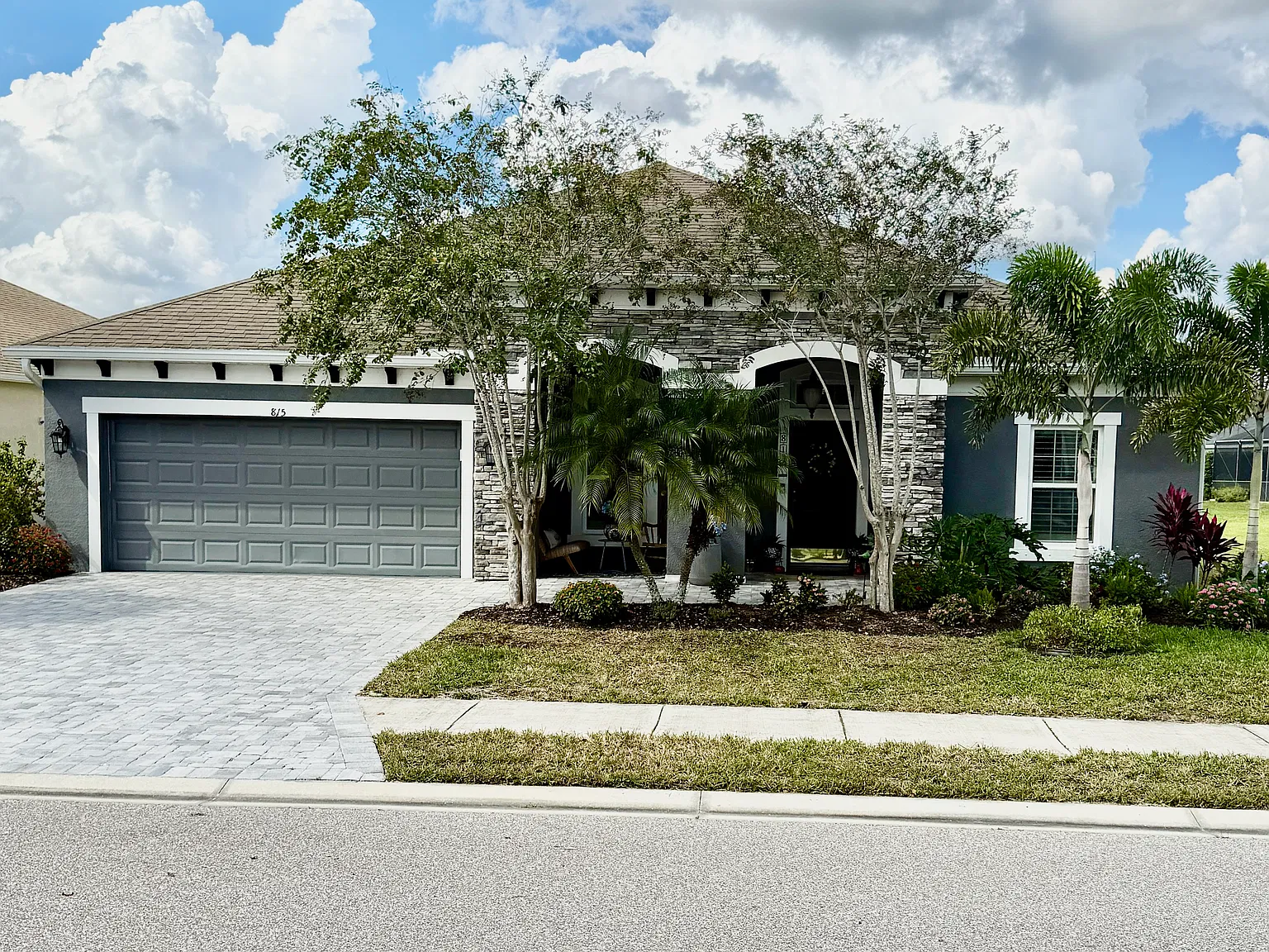 5 bed, 2810 sqft, $5,900 — Photo 3