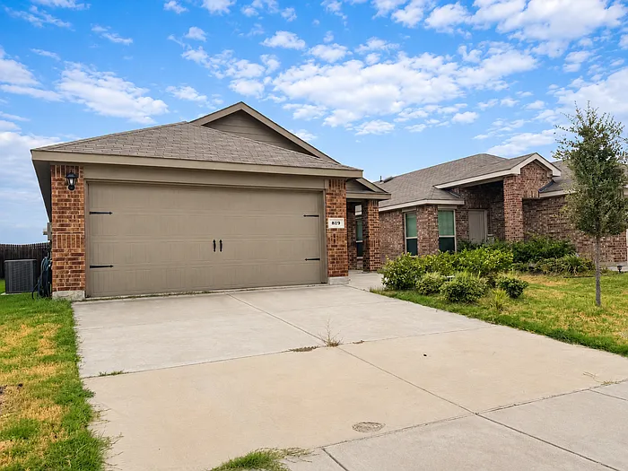3 bed, 2.0 bath, 1333 sqft, $1,860 — Photo 2