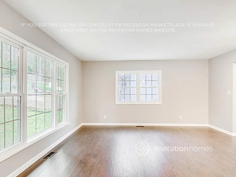 1100 Chatham Ln — Photo 12