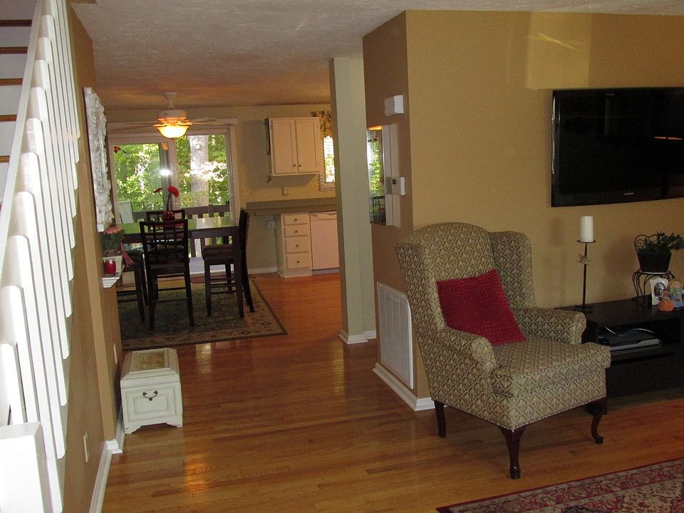 1st image of 560 Bedford St APT B4