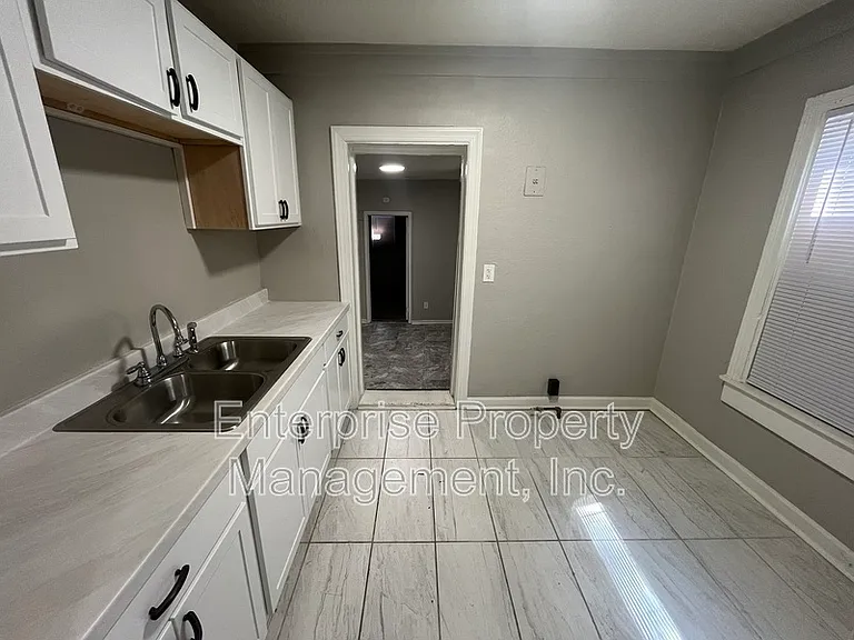 2447 Twain Ave — Photo 8