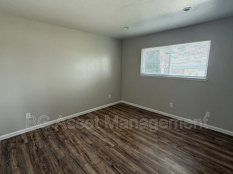 50 Frey Pl #4 — Photo 2