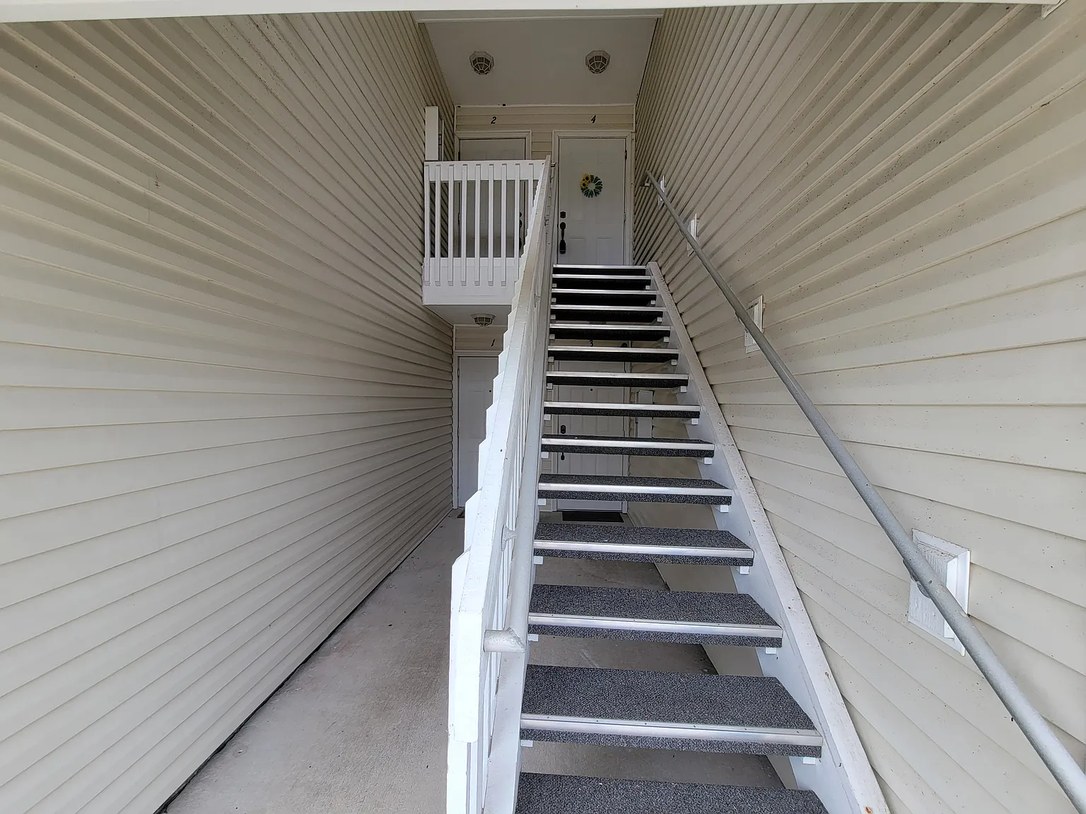 2 bed, 1050 sqft, $2,000 — Photo 3