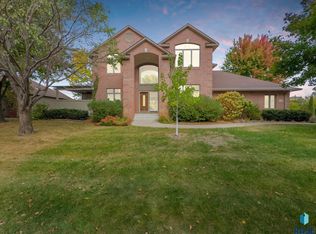 504 E Saint Andrews Dr, Sioux Falls, SD 57108