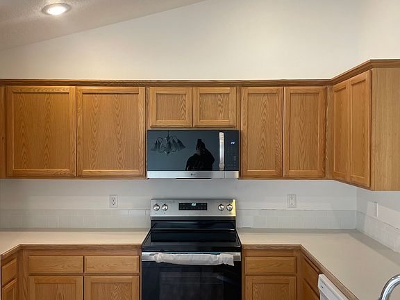 3rd image of 1910 W Eaglecrest Dr