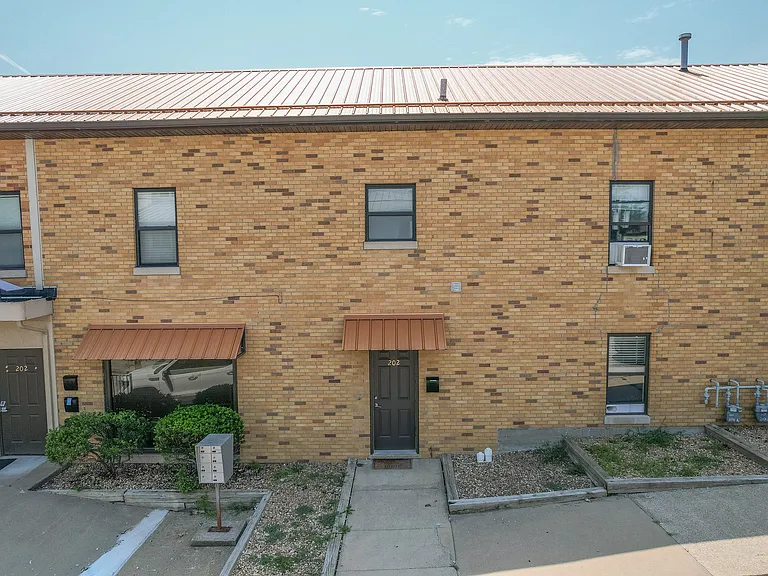 202 E Franklin St #1 — Photo 2
