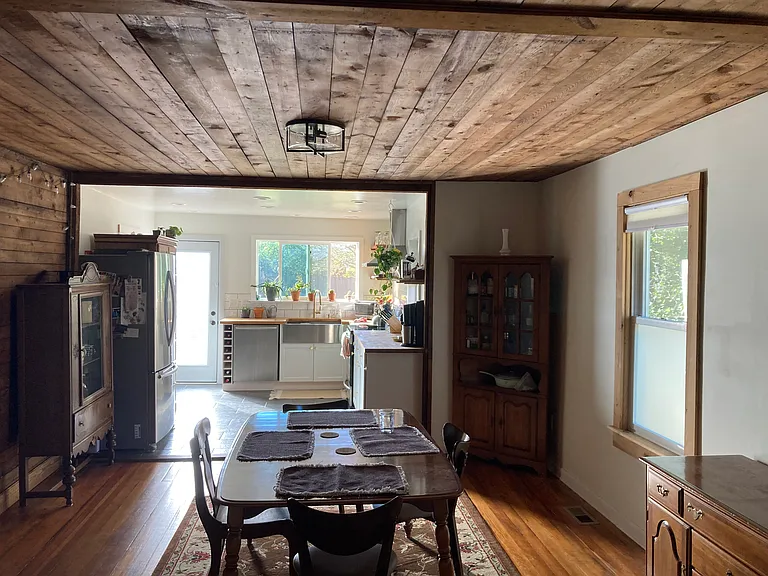 609 N Maple St — Photo 3
