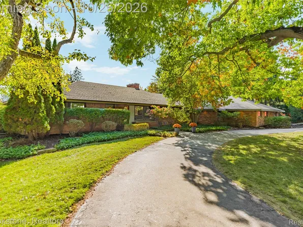 3845 Lincoln Rd, Bloomfield Hills, MI 48301