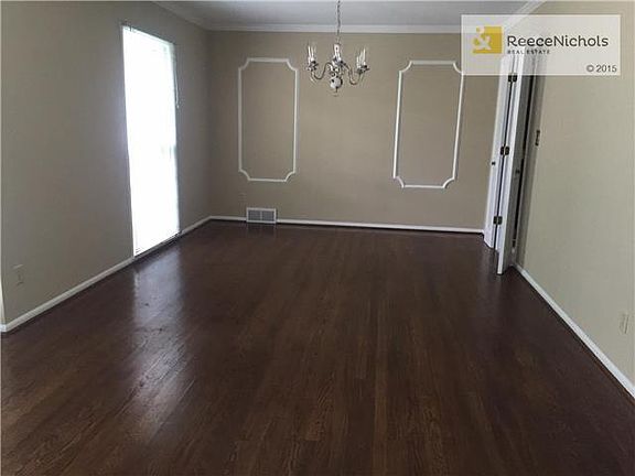 3rd image of 7704 W 100th St
