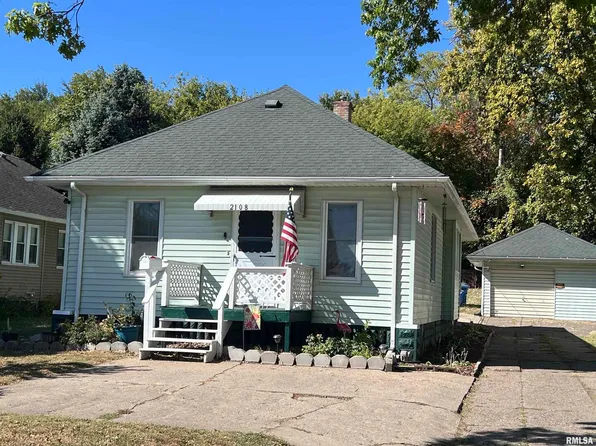 2108 Camanche Ave, Clinton, IA 52732