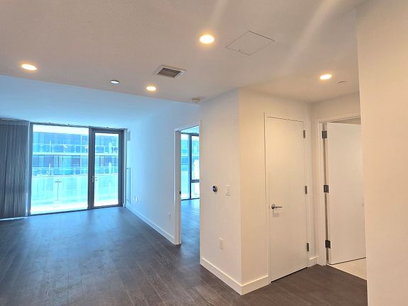 3rd image of 13105 40th Rd APT 15R