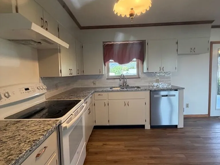 2201 Grey Ridge Rd — Photo 9