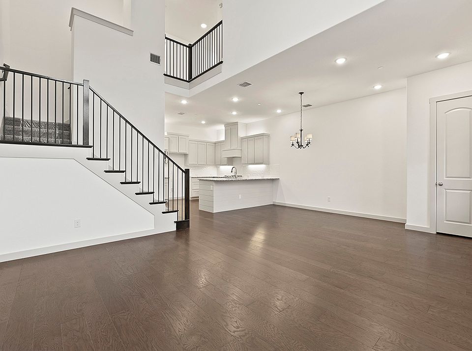 2nd image of 8611 Dynasty Ln