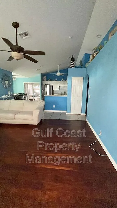 3 bed, 2.0 bath, 1300 sqft, $2,650 — Photo 4