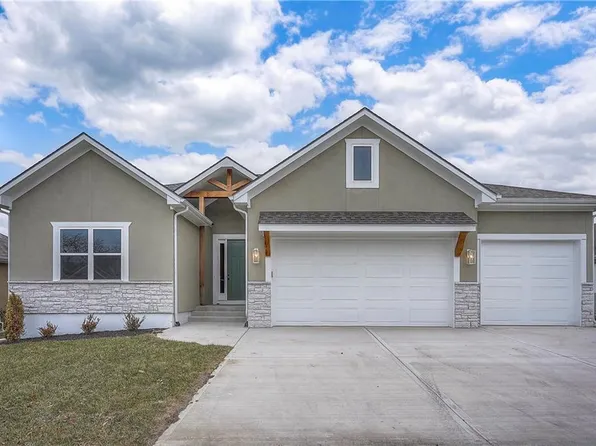 22604 Bailey St, Peculiar, MO 64078