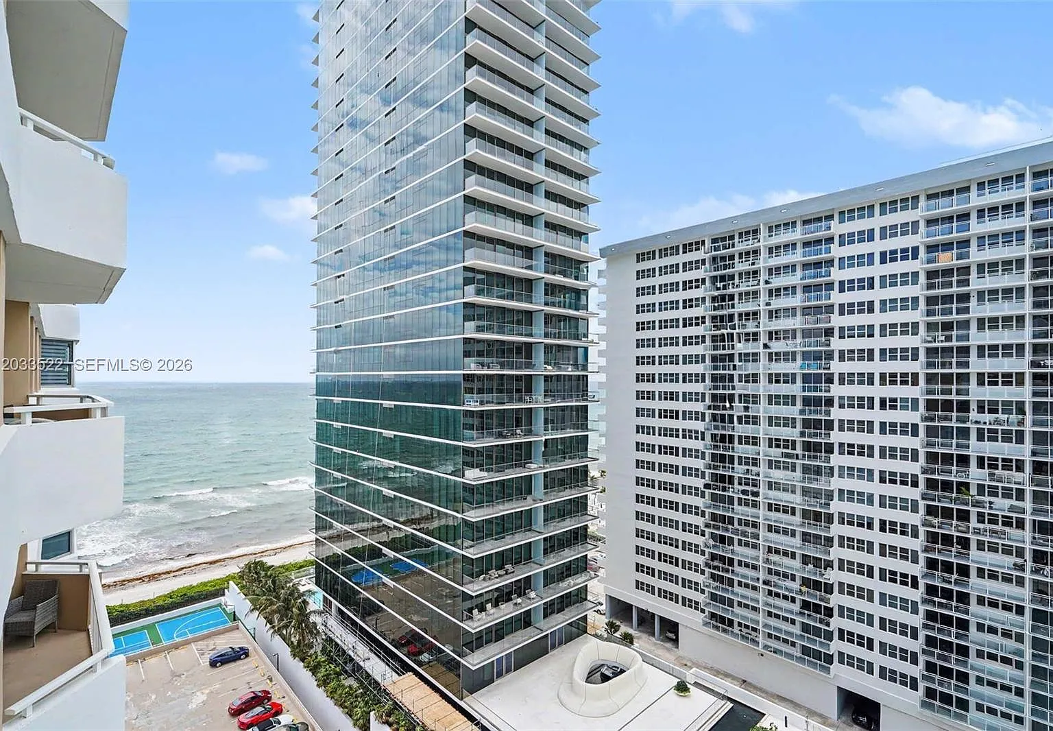 Hemispheres Condo — Photo 2