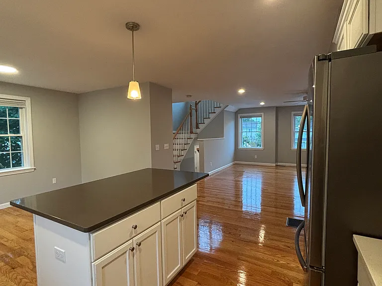 61-63 Apthorp St — Photo 10